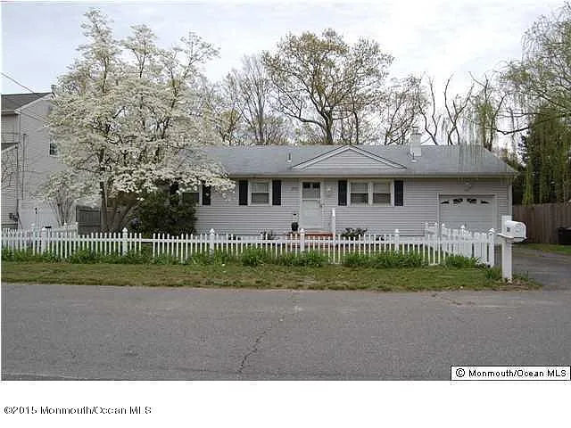 210 William St photo 1