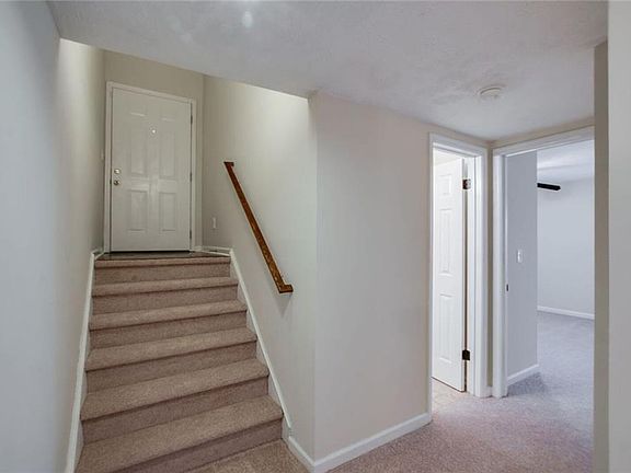 2nd image of 411 Glenleaf Dr