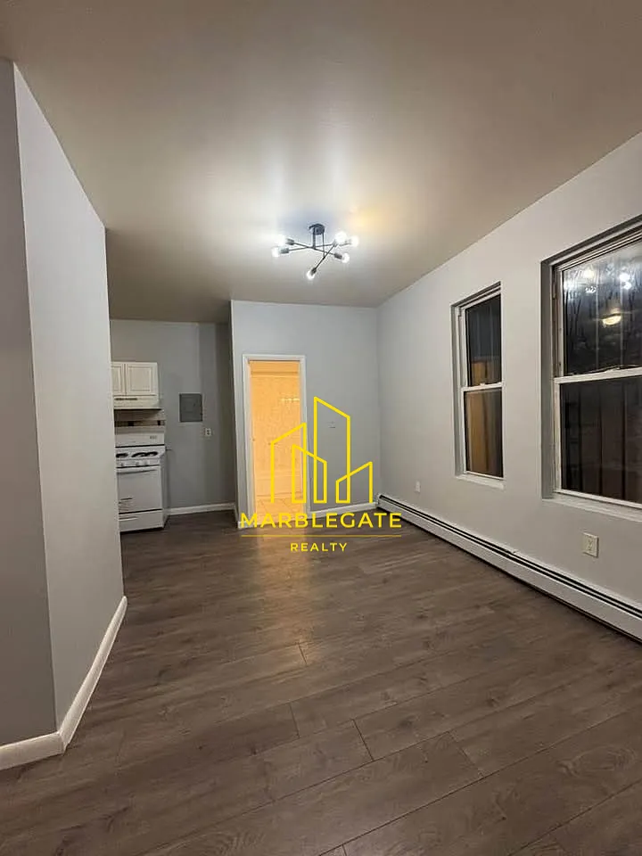 2 bed, 850 sqft, $1,700 — Photo 2