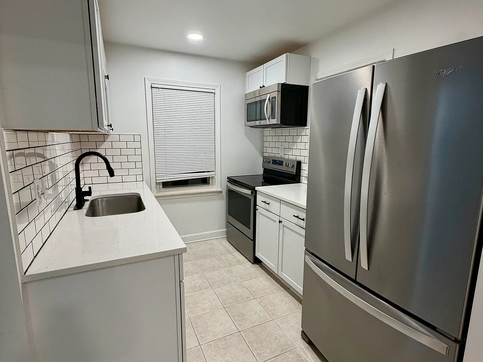 2 bed, 766 sqft, $1,800 — Photo 3