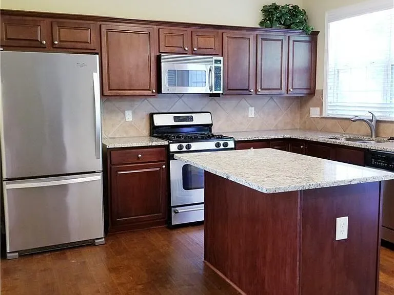 3363 Stoneham Dr — Photo 6