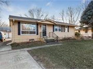 230 Bel Aire Dr, Waukee, IA 50263