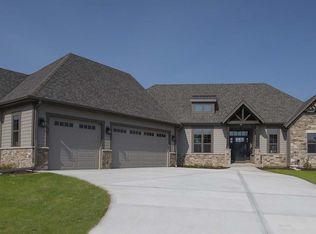 W200N5303 Beechcraft Rd, Menomonee Falls, WI 53051