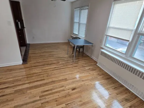 333 East 53rd Street image 2 of 17