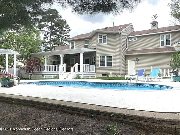 2nd image of 128 Grande Woodlands Way