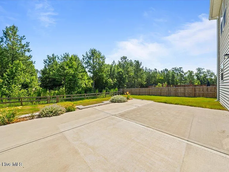 423 Bassett Ln — Photo 36