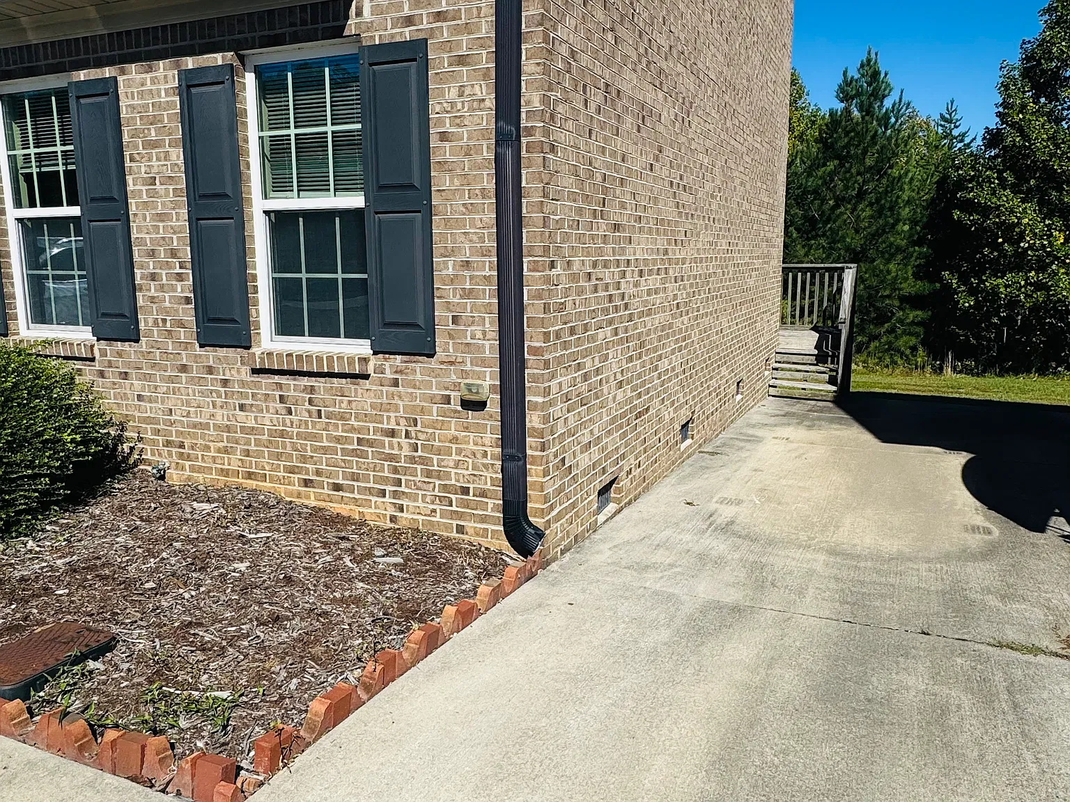2 bed, 1.5 bath, 1100 sqft, $1,100 — Photo 2