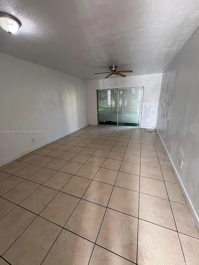 Futura Villas No 2 Condo — Photo 4