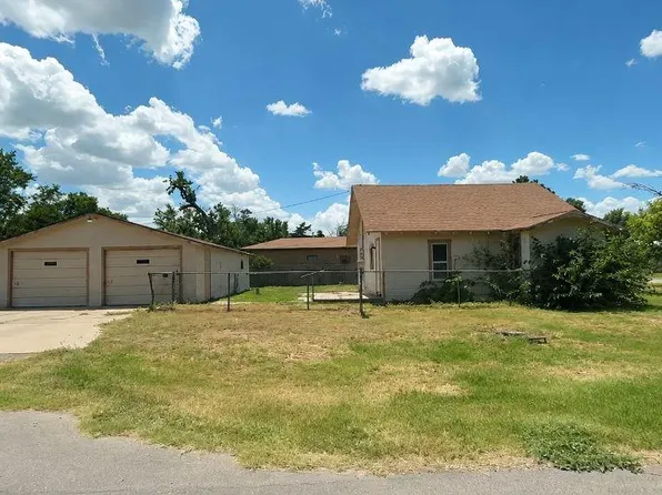 417 W 1st St, Gage, OK 73843