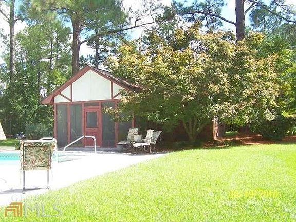 2nd image of 4 Kamelia Dr