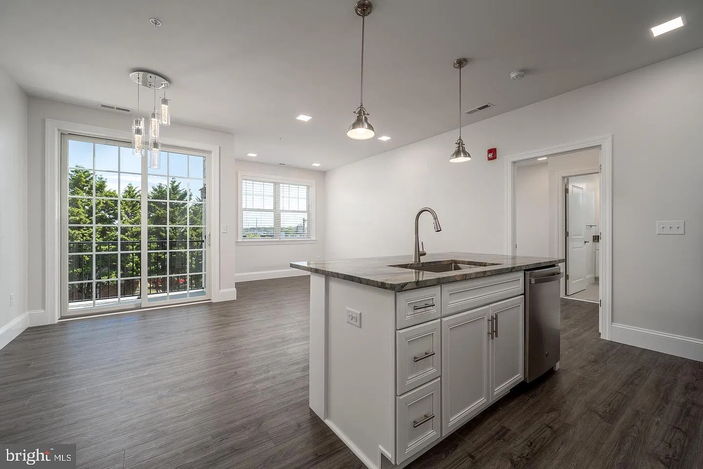 2 bed, 2.0 bath, 987 sqft, $2,000 — Photo 2