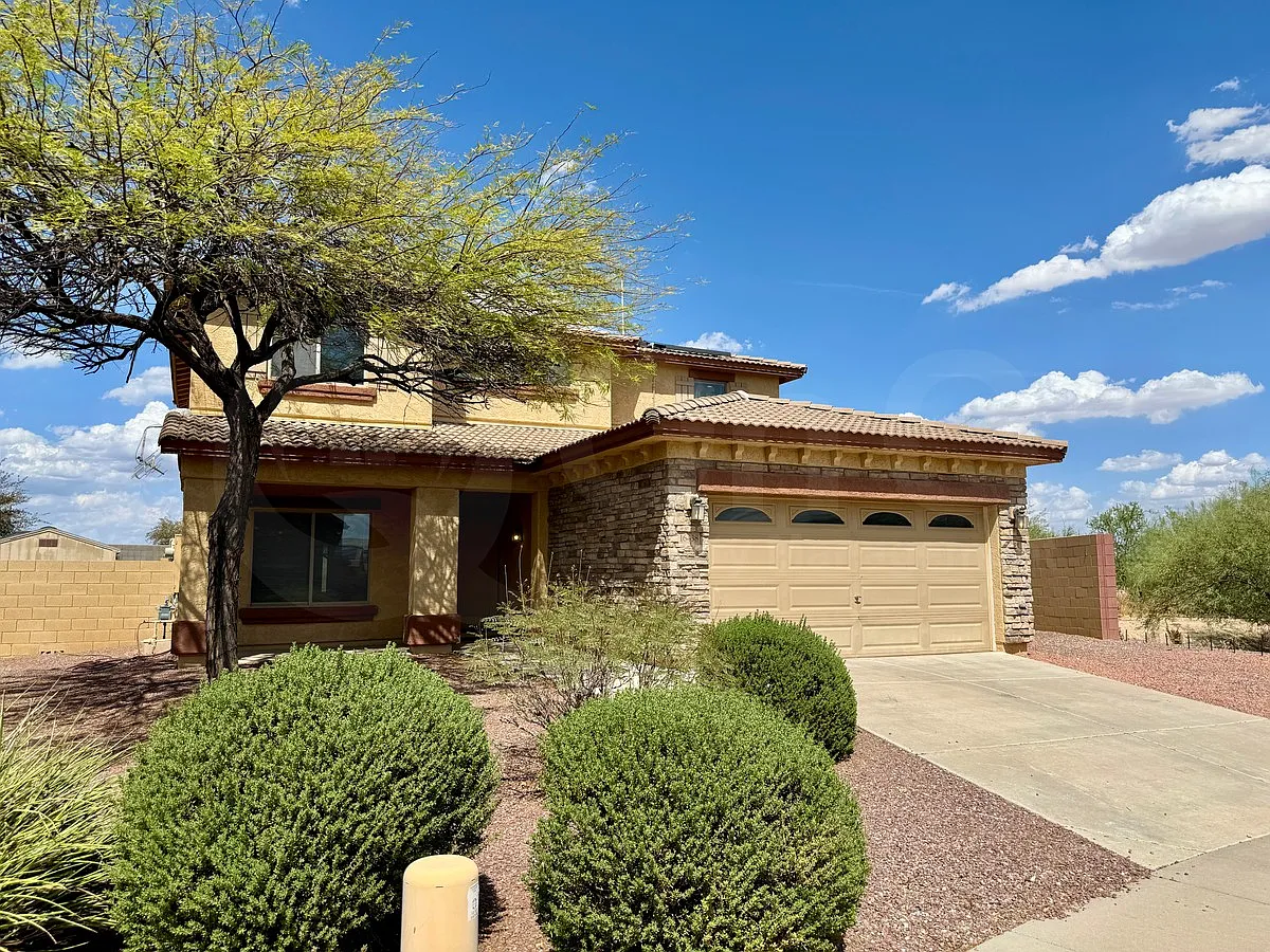 3 bed, 2.5 bath, 2437 sqft, $2,500 — Photo 2