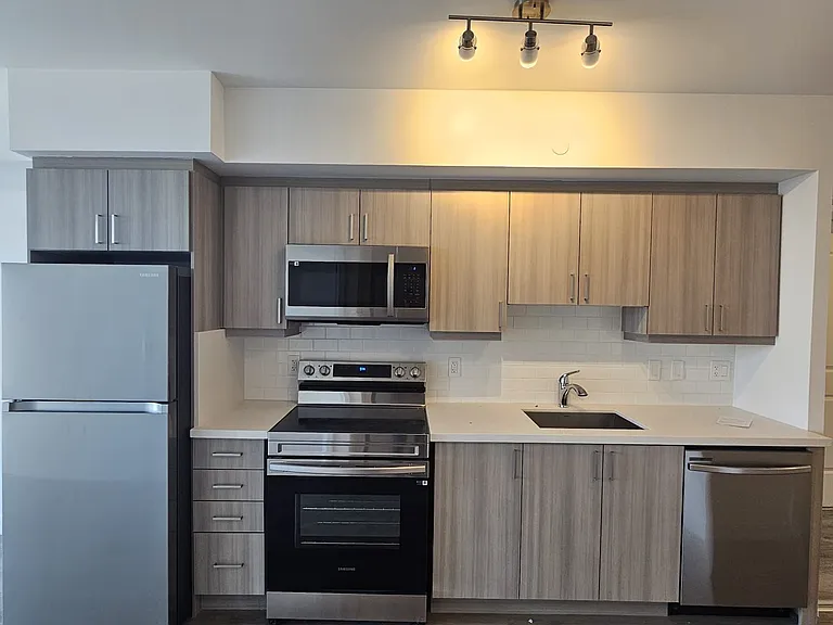 556 Marlee Ave #421 — Photo 3