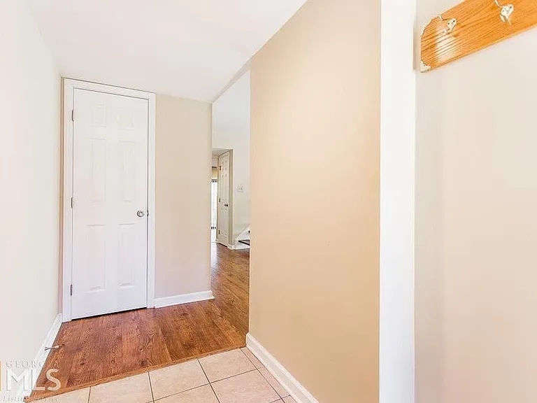 2048 Powers Ferry Trce SE — Photo 4