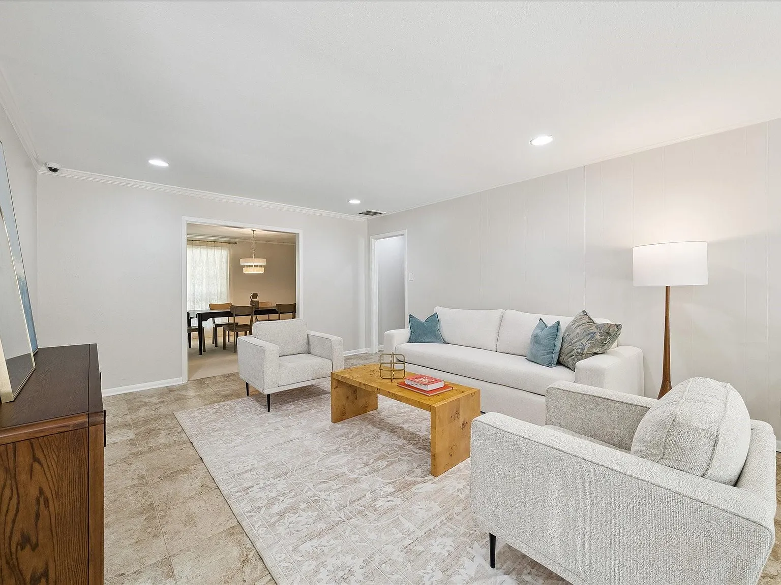 4 bed, 3.0 bath, 2569 sqft, $3,600 — Photo 2