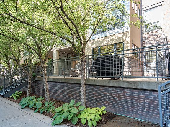 3rd image of 825 Berry St APT 102