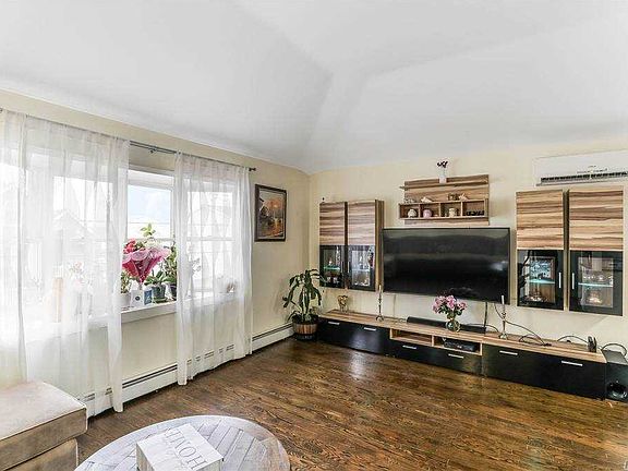 4th image of 2631 Neptune Ave