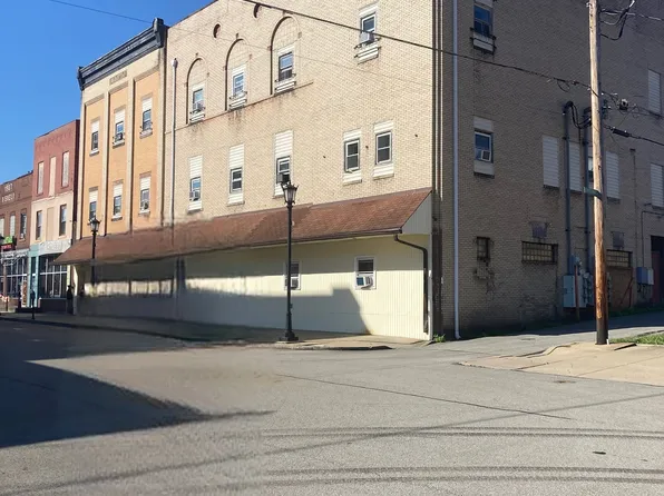 131 Wood St APT 101, California, PA 15419