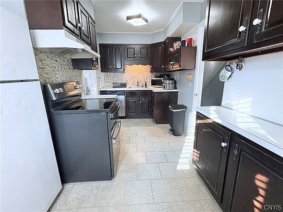 3rd image of 713 Massena Ave