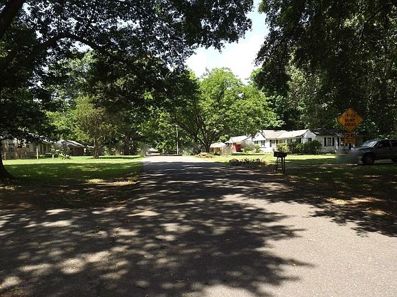 5th image of 484 Sullivan Dr