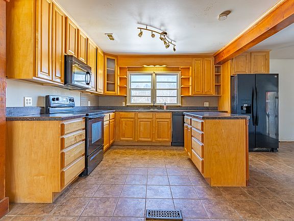4th image of 166 Westwood Ln