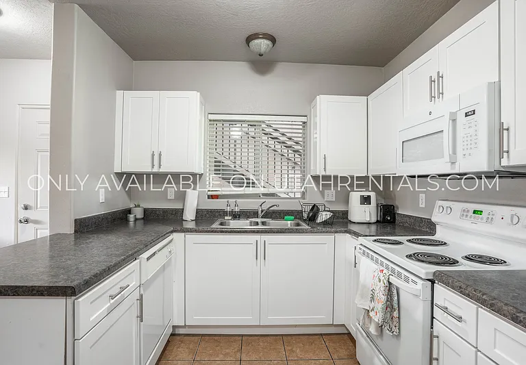 866 E 700 N #C3-1 — Photo 16