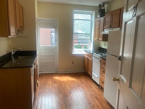 2nd image of 220 Hanover St #27A