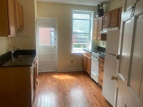 220 Hanover St #27 — Photo 15