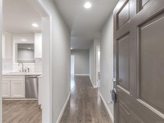 4th image of 3020 E Indianola St