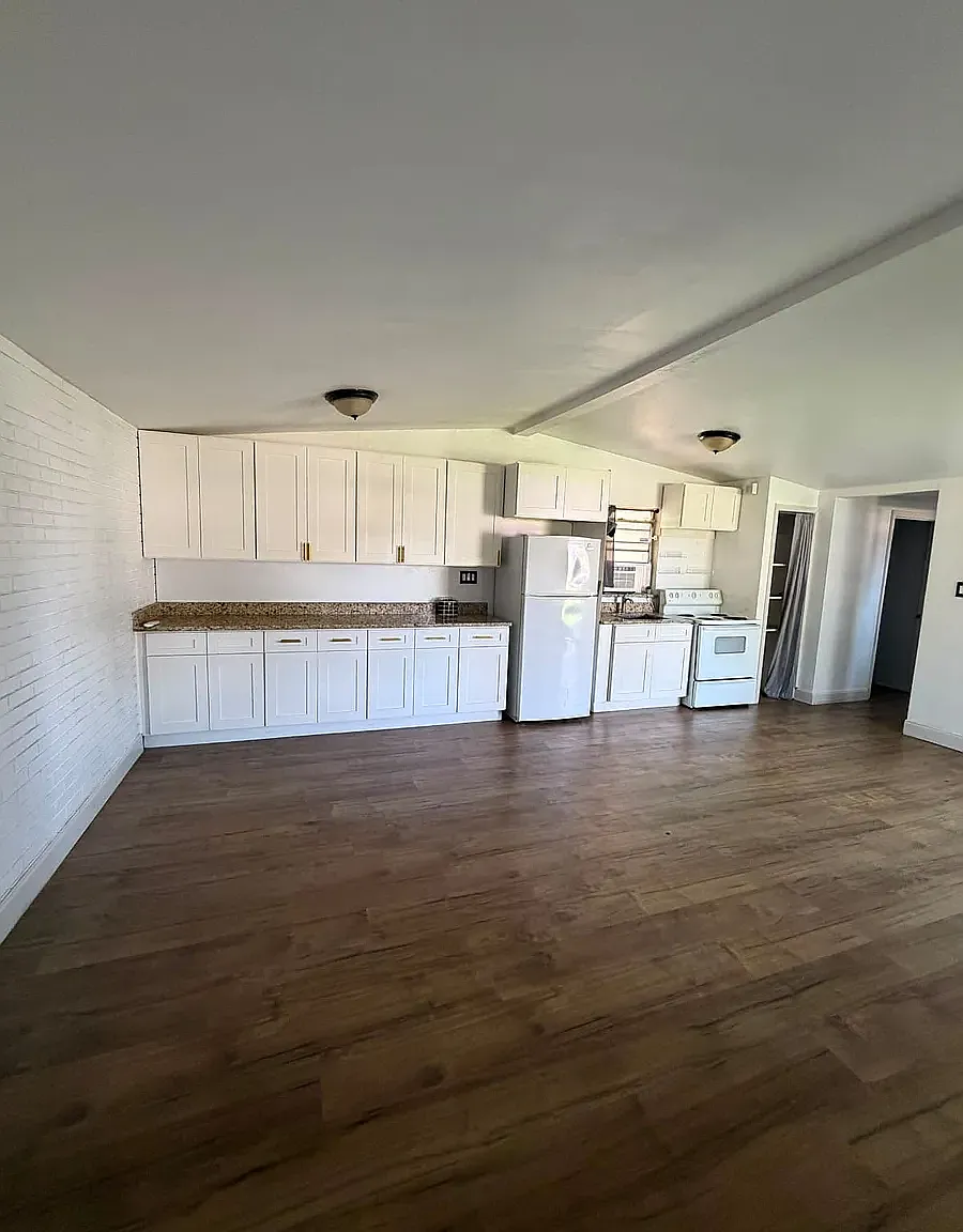 3 bed, 1043 sqft, $1,850 — Photo 2