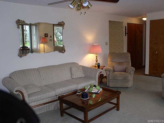 4th image of 49 Greenmeadow Dr