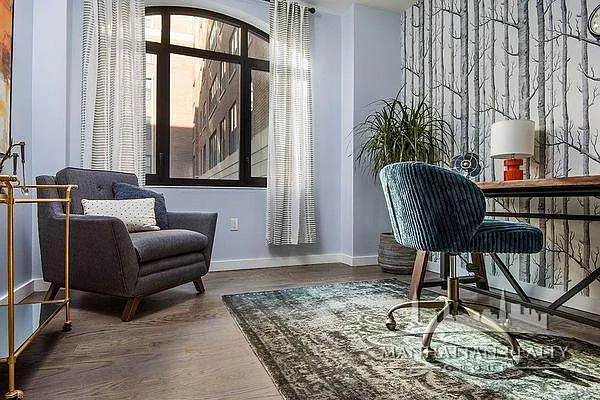 Rented by Manhattan Realty Group | media 33