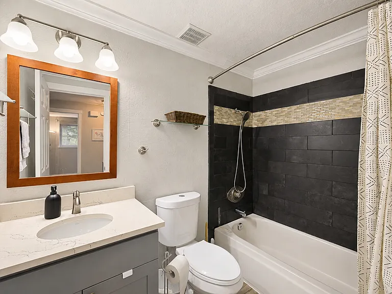 8015 NE 121st St — Photo 11