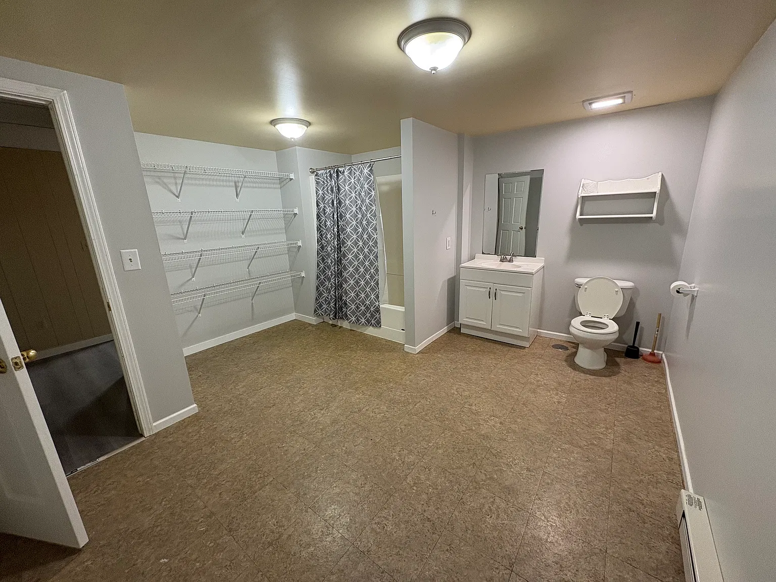5 bed, 2784 sqft, $2,200 — Photo 3
