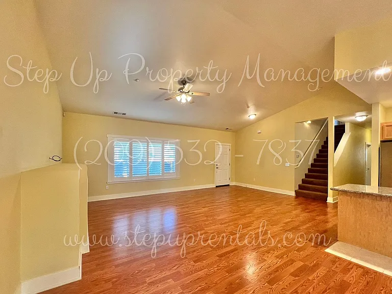 18 Cottage Ct — Photo 3