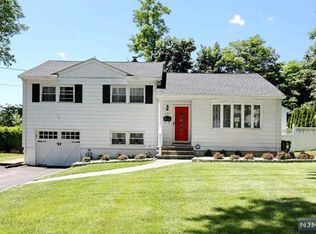 150 Morningside Rd, Paramus, NJ 07652