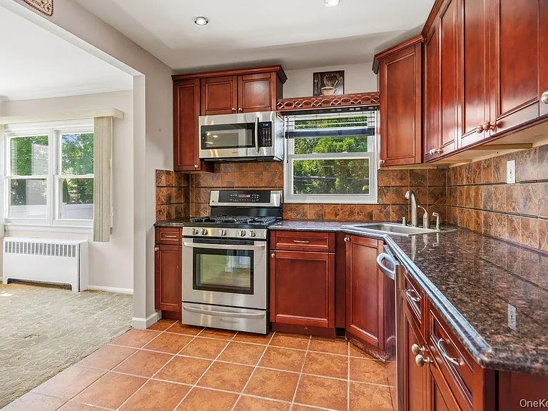 8 Radnor Ct — Photo 12