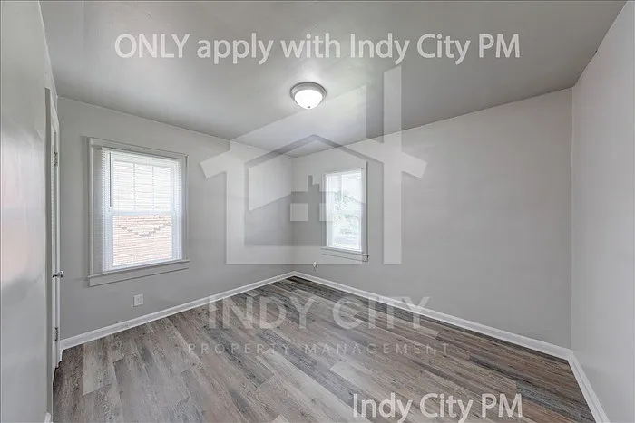 1326 N Gladstone Ave — Photo 16