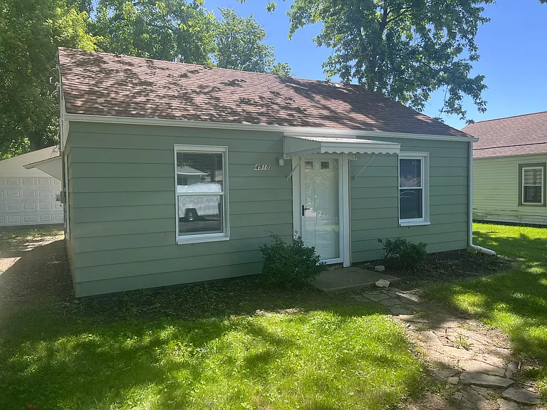 4918 N Ogden Ave — Photo 5