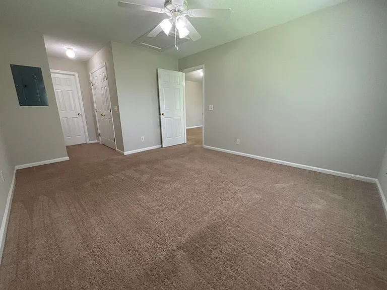 Meridian Park Apartments — Photo 40