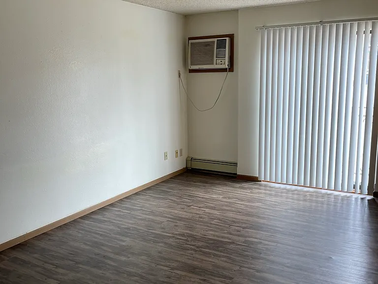 504 S Van Buren St #4 — Photo 6