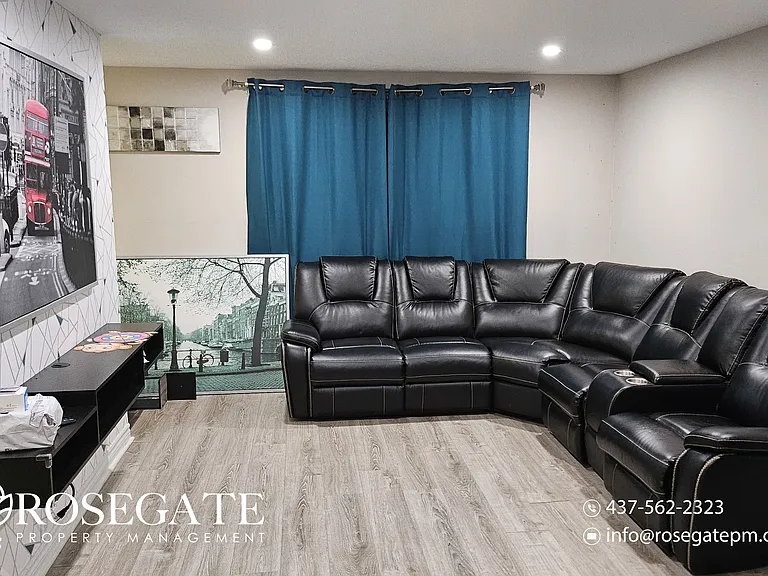 15 Tara Cres #1 — Photo 3