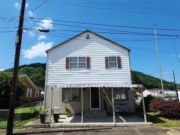 502 Alexander St, Cedar Grove, WV 25039