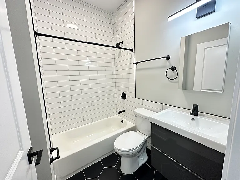 3053 W Cermak Rd #2R — Photo 4