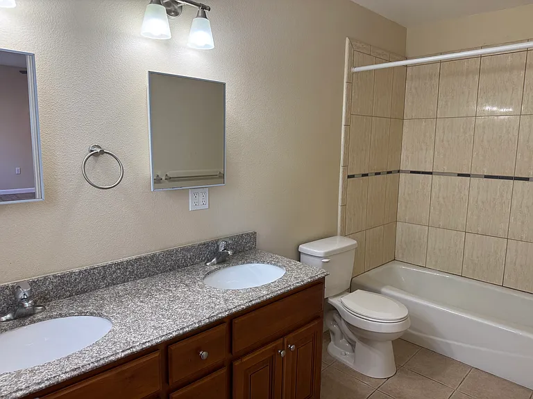 2670 N Humbert Ave — Photo 13