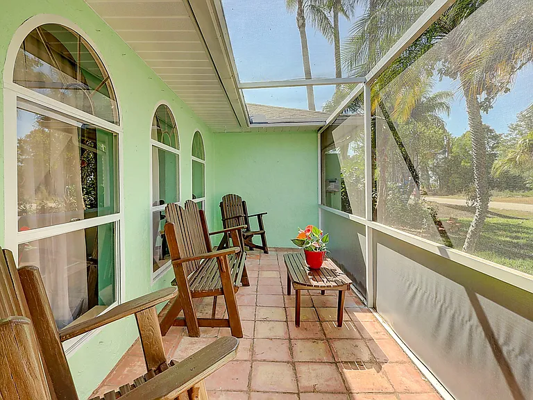 238 SW Grove Ave — Photo 44