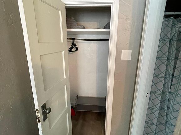 5th image of 907 NW 13th St #A