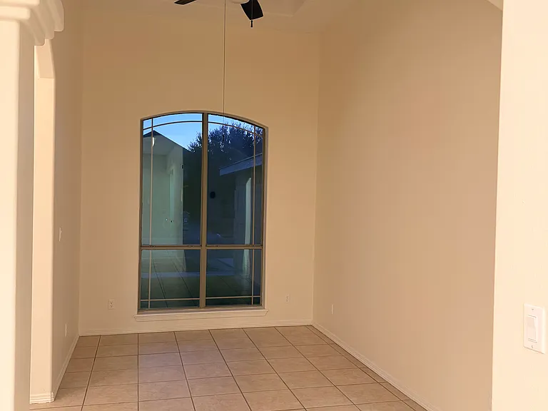 701 E Cheyenne Ave — Photo 2
