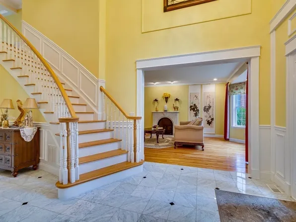 14 Nassau Dr, Winchester, MA 01890