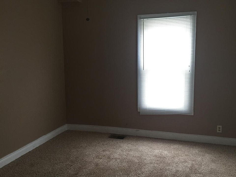 2nd image of 3628 N Leroy Ave